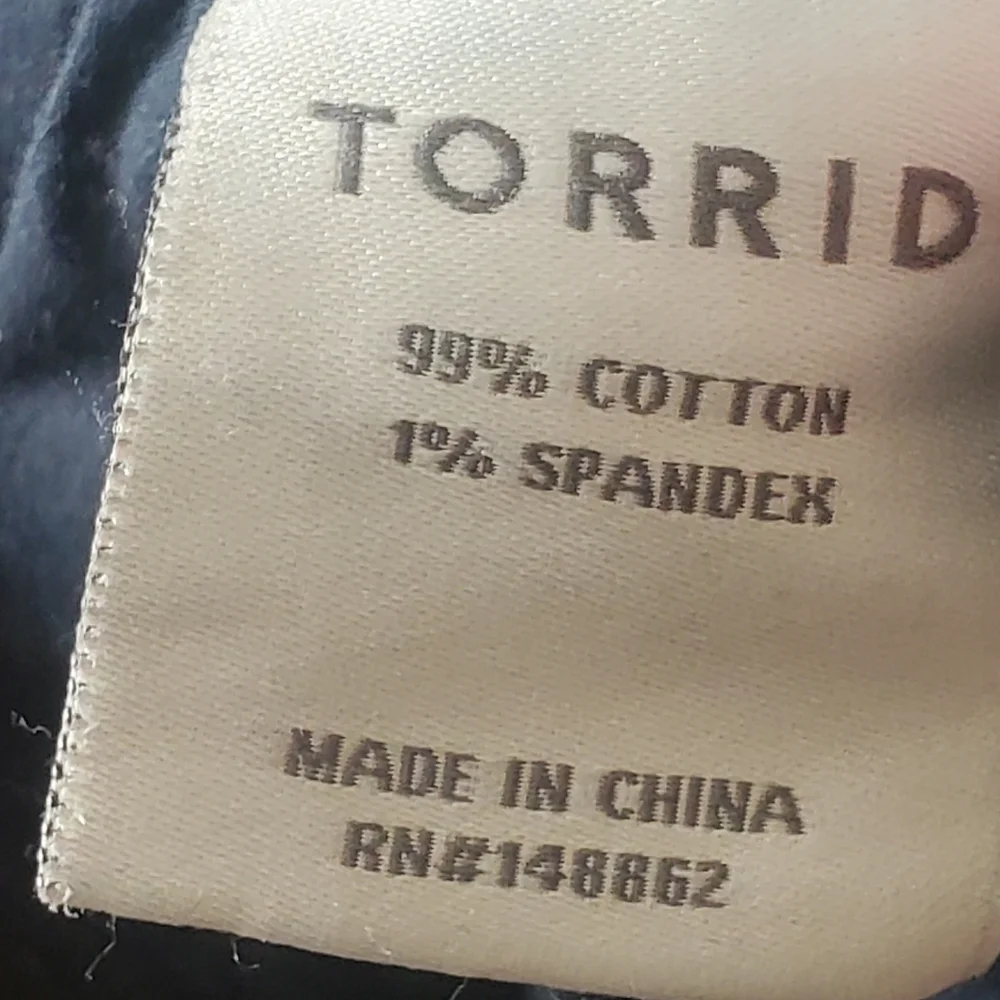 TORRID 16R.  DARK WASH STRAIGHT LEG